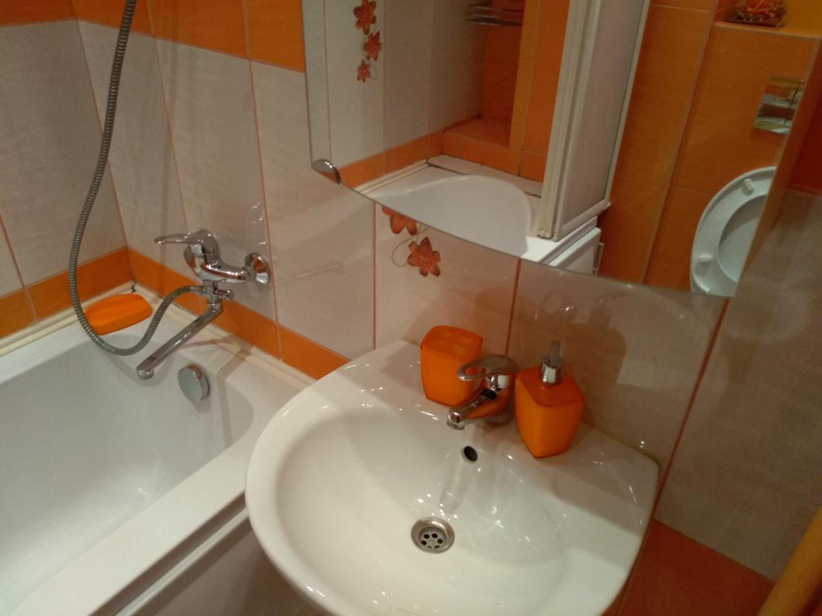 Brivibas 25 Apartamenti Ventspils Bagian luar foto